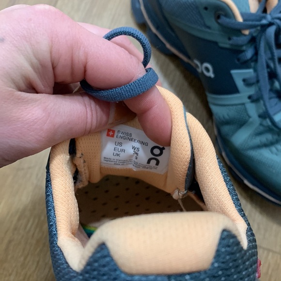 On running shoes - Picture 4 of 5